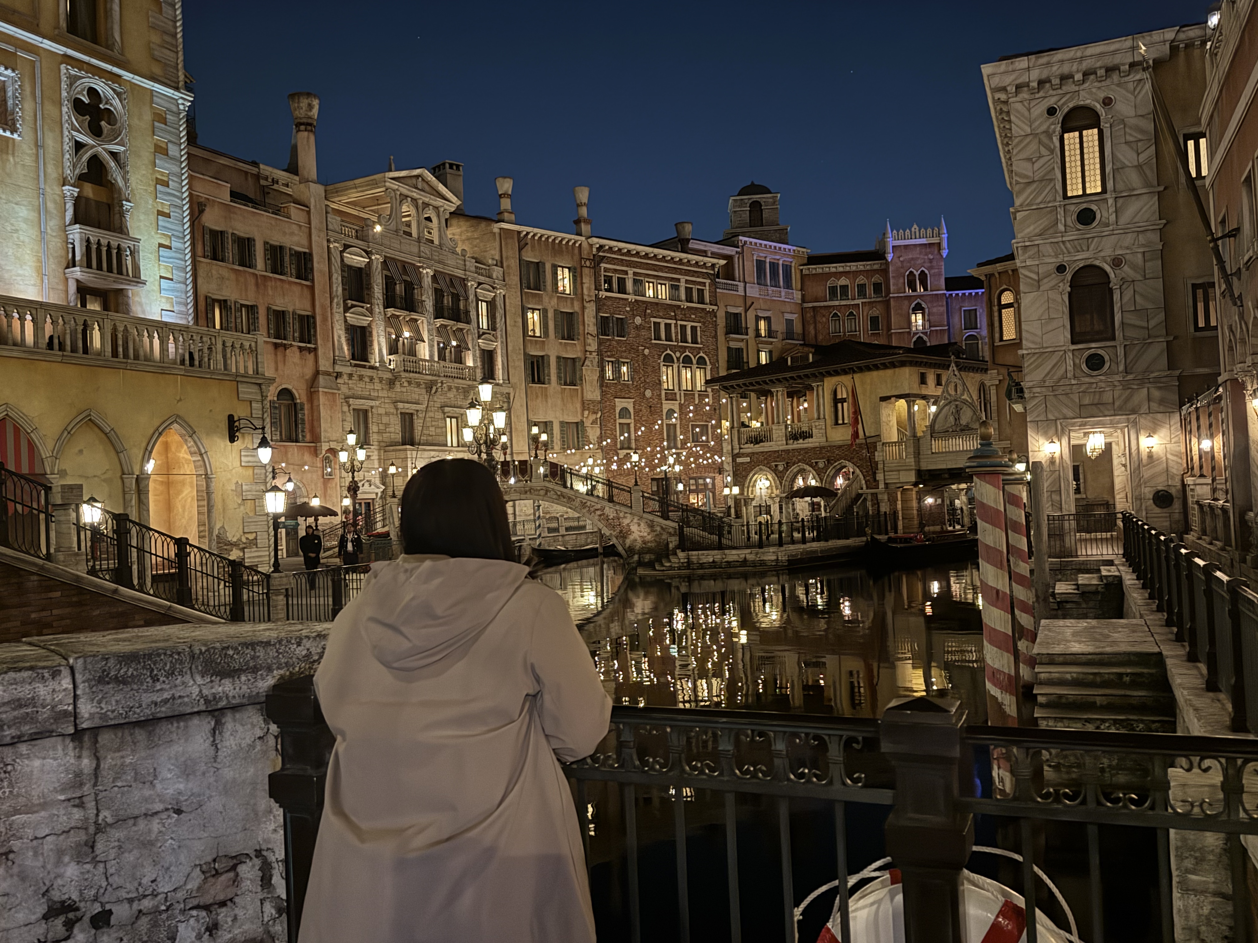 夜景を眺めるおむらなおみのプロフィール写真